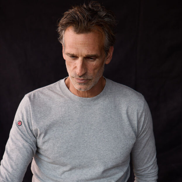 M-LST-CREWBASE-GY_lifestyle3 M-LST-CREWBASE-GY_lifestyle3