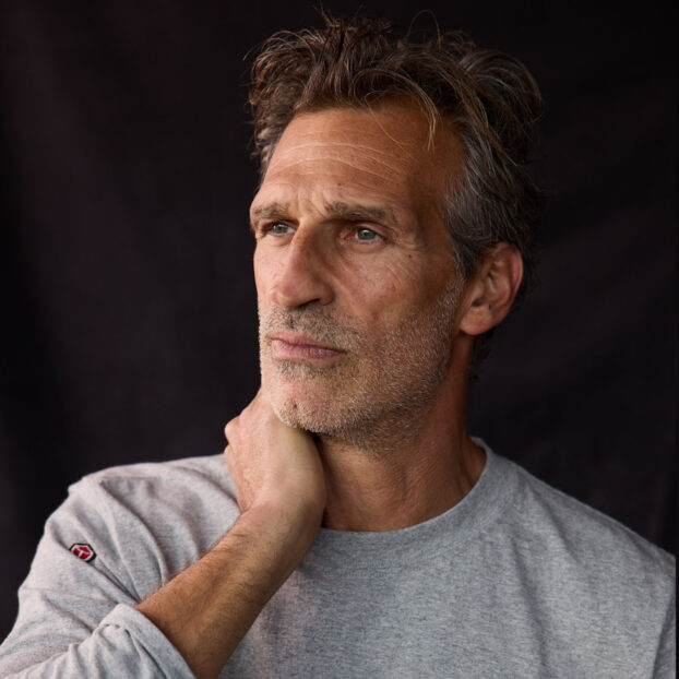 M-LST-CREWBASE-GY_lifestyle4 M-LST-CREWBASE-GY_lifestyle4