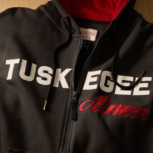 M-SWZ-TUSK-SK_lifestyle2 M-SWZ-TUSK-SK_lifestyle2